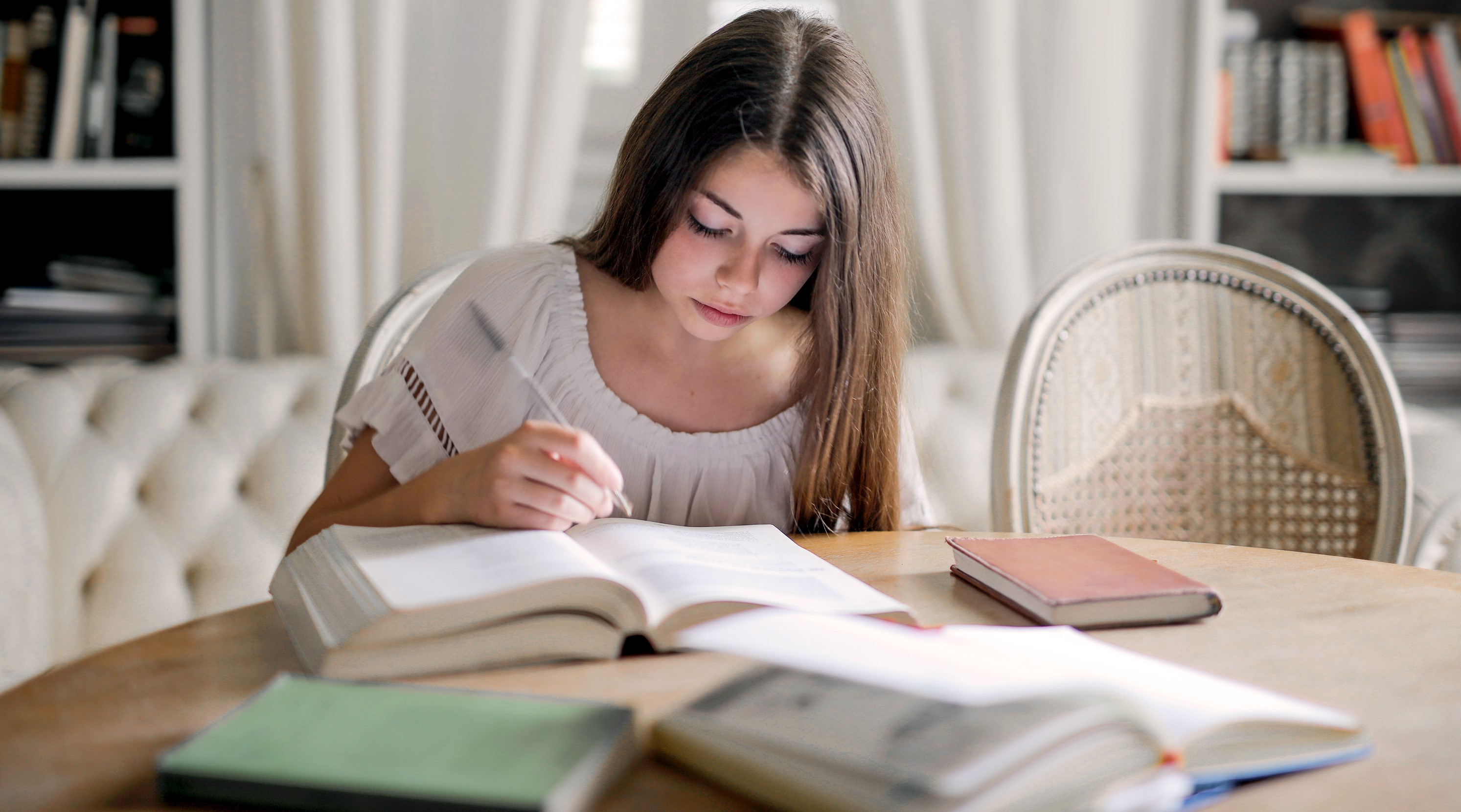 Per qu&egrave; nom&eacute;s hi ha un 7'5% de referents femenins en els llibres de text? / &iquest;Por qu&eacute; s&oacute;lo hay un 7'5% de referentes femeninos en los libros de texto?