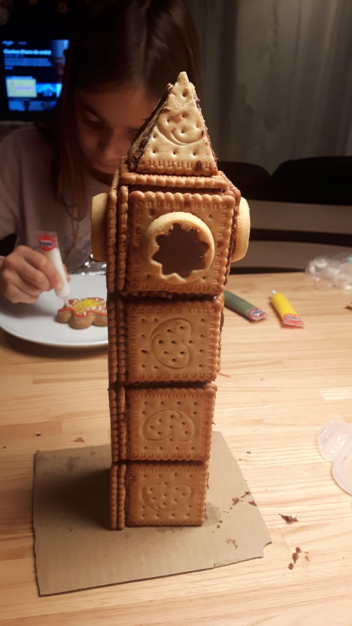 El Big Ben construït amb galetes i crema de cacau