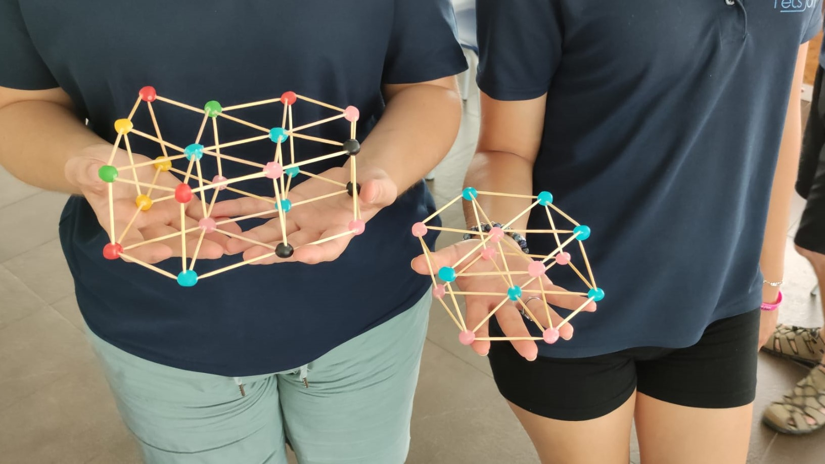 Divendres vam fer un taller STEAM a Fundaci&oacute; Els Joncs amb persones amb discapacitat intel&middot;lectual