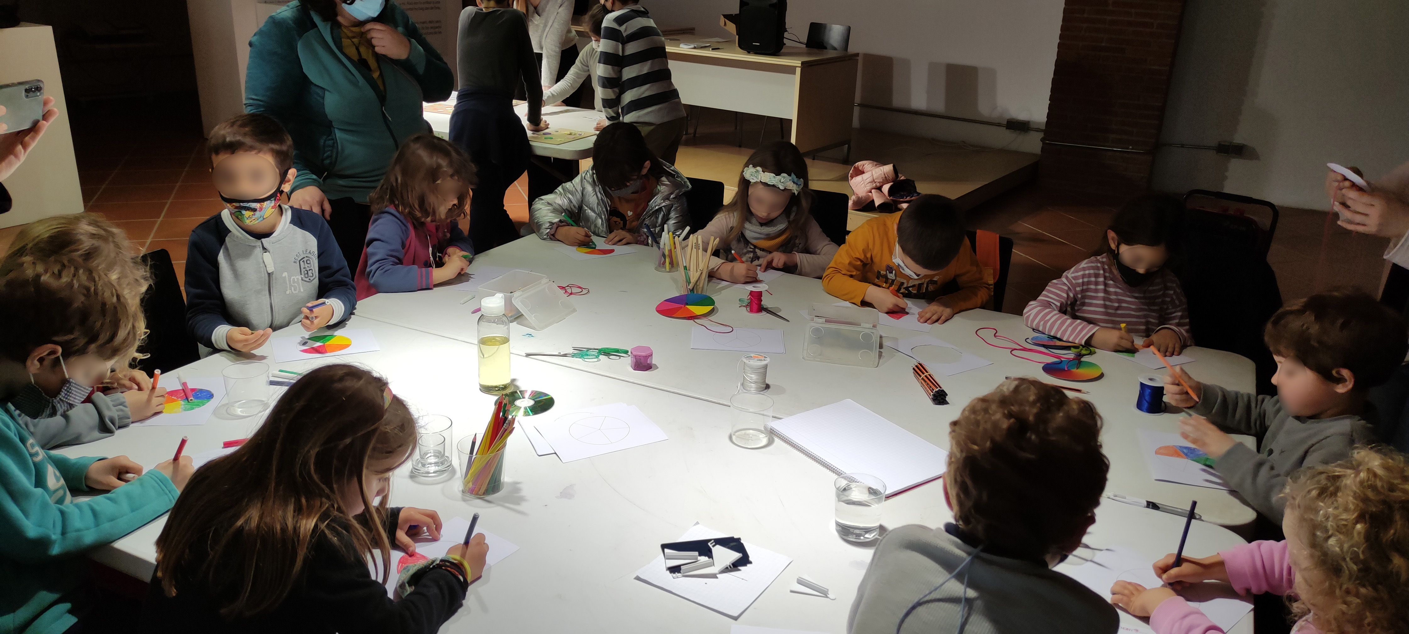 Taller de "M&agrave;gia a trav&eacute;s de la Ci&egrave;ncia i les Matem&agrave;tiques" a Quart