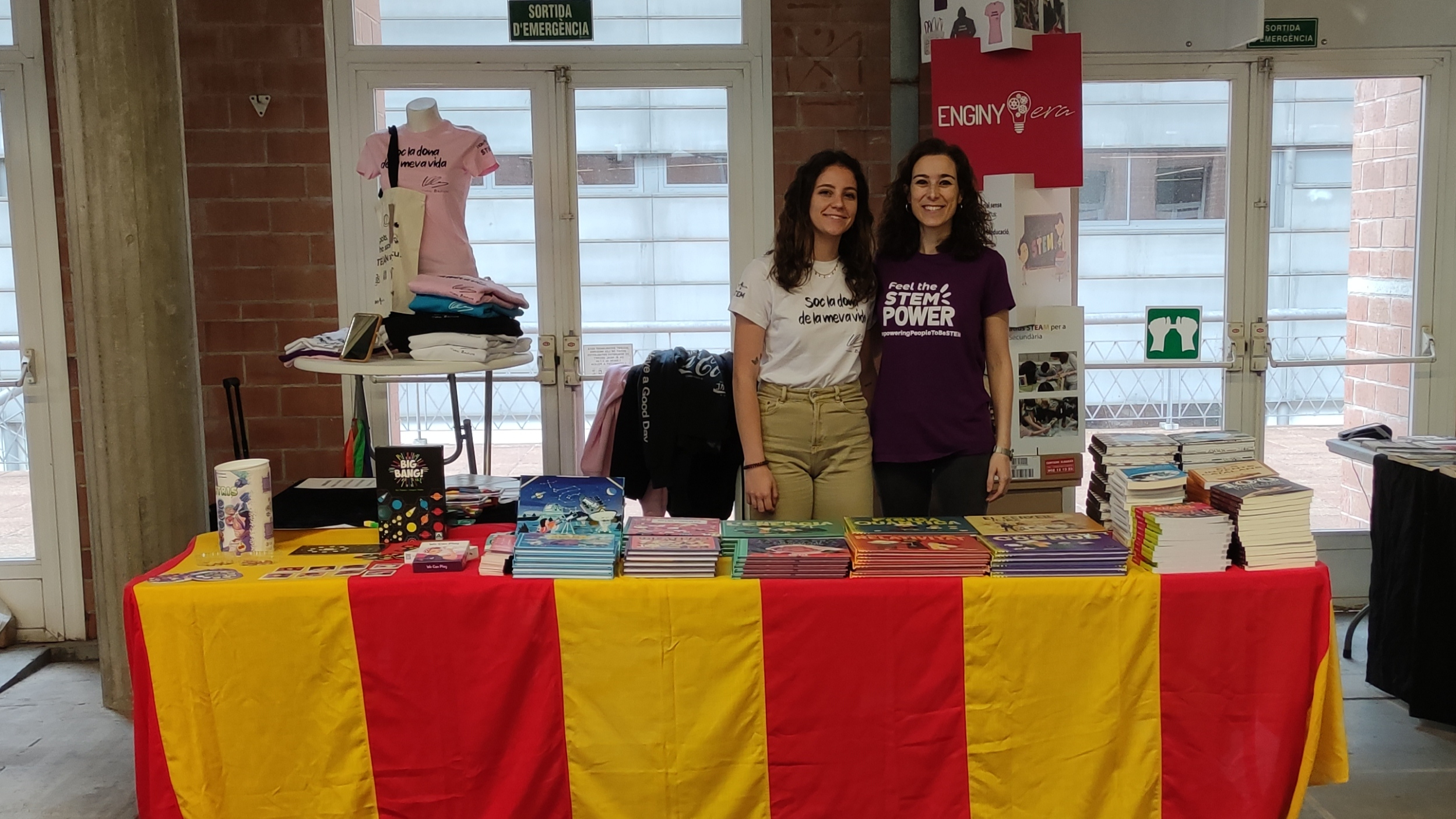 &iexcl;Ayer tuvimos un fant&aacute;stico D&iacute;a de San Jorge! 🌹🐉📚