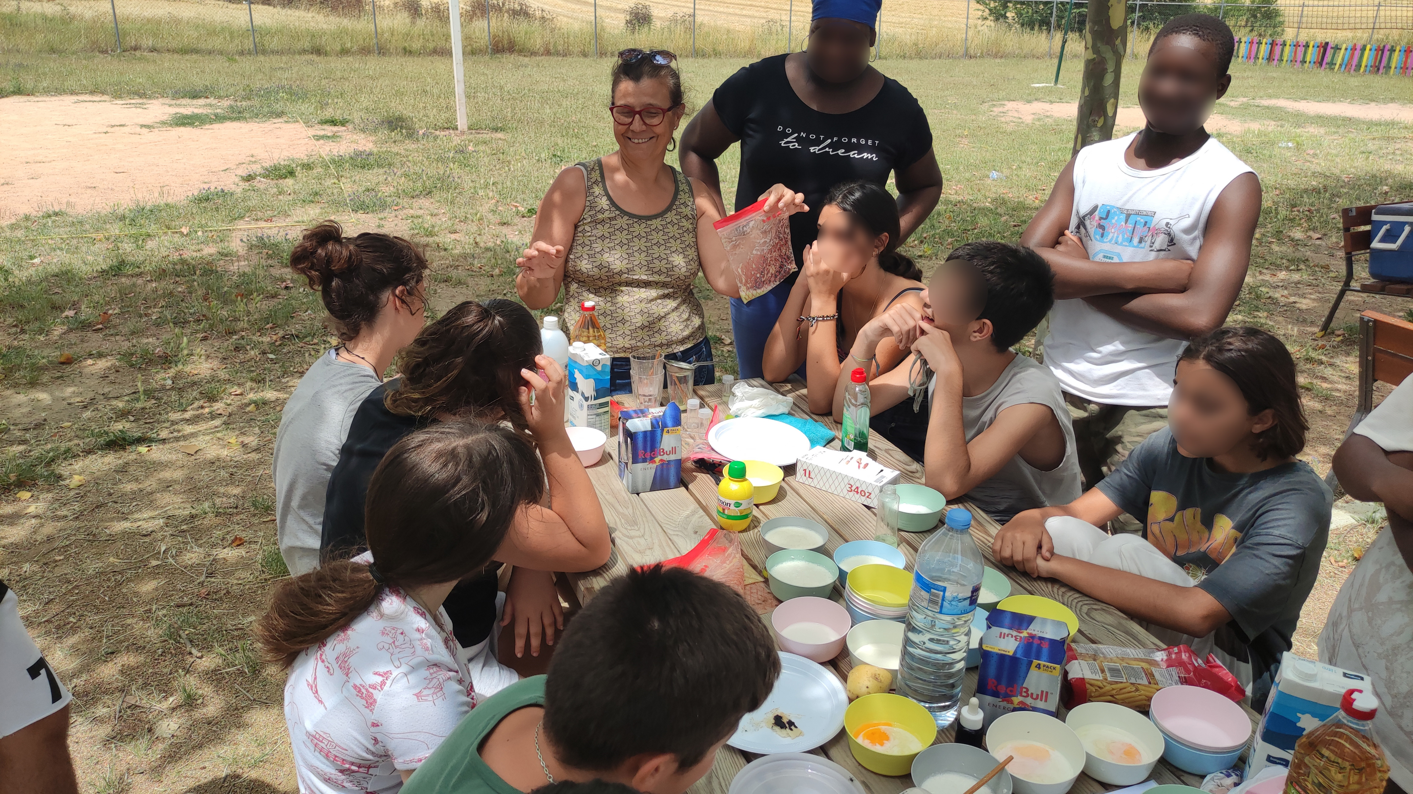 Ens divertim fent una fira de ci&egrave;ncia i medi ambient a l'Institut Ma&ccedil;anet de la Selva