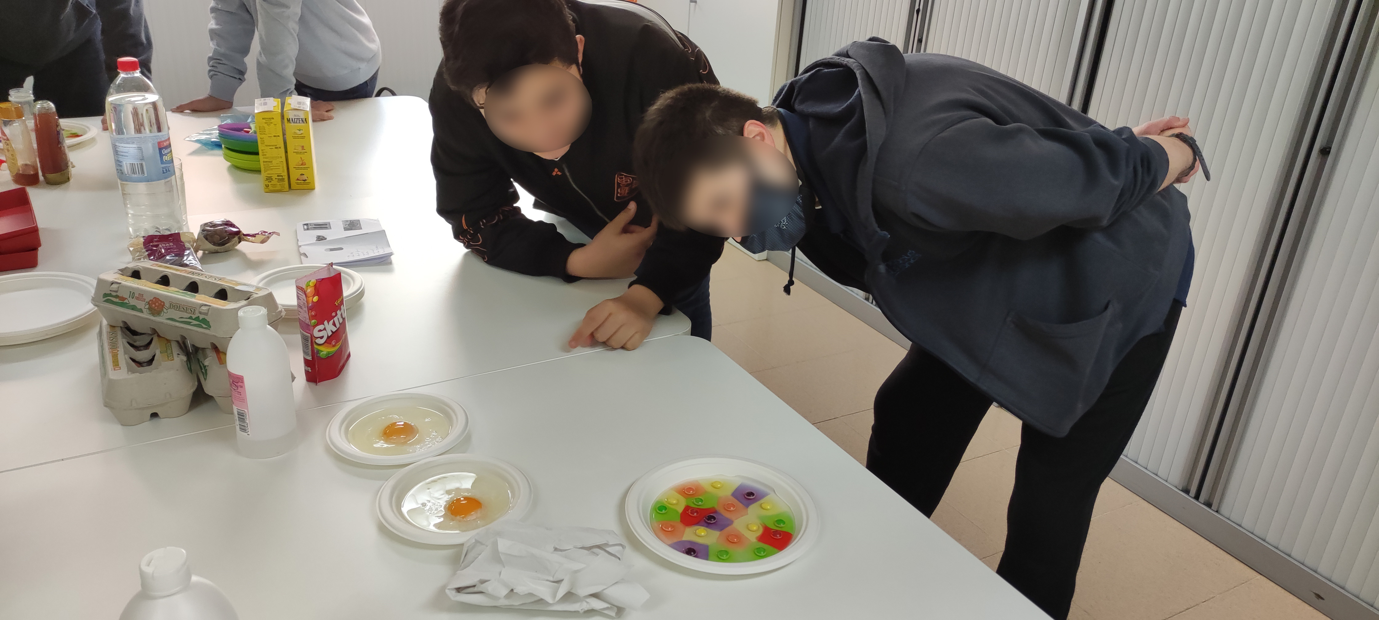 Mira que b&eacute; ens ho passem al fer tallers STEAM a la Fundaci&oacute; els Joncs!