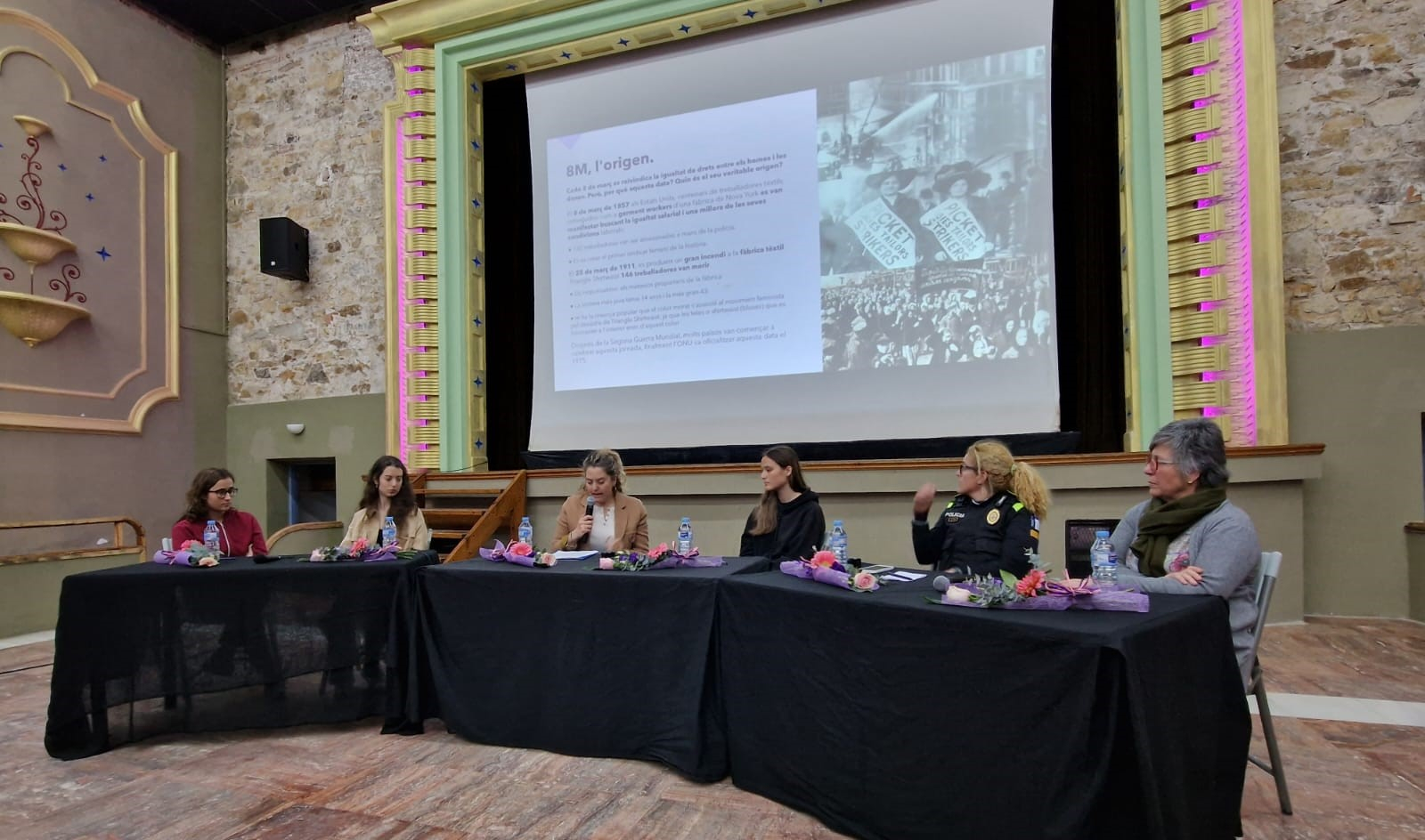 Georgina Comas, membre d'ENGINY-era, dinamitza la taula rodona "Estudiants i treballadores en professions tradicionalment masculinitzades"