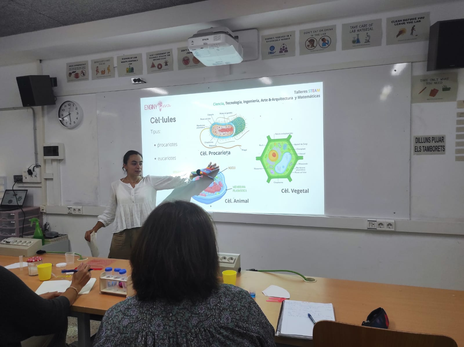 1ª sesión del ciclo de formación STEAM para profesores organizado por el Servicio Educativo del Baix Empordà