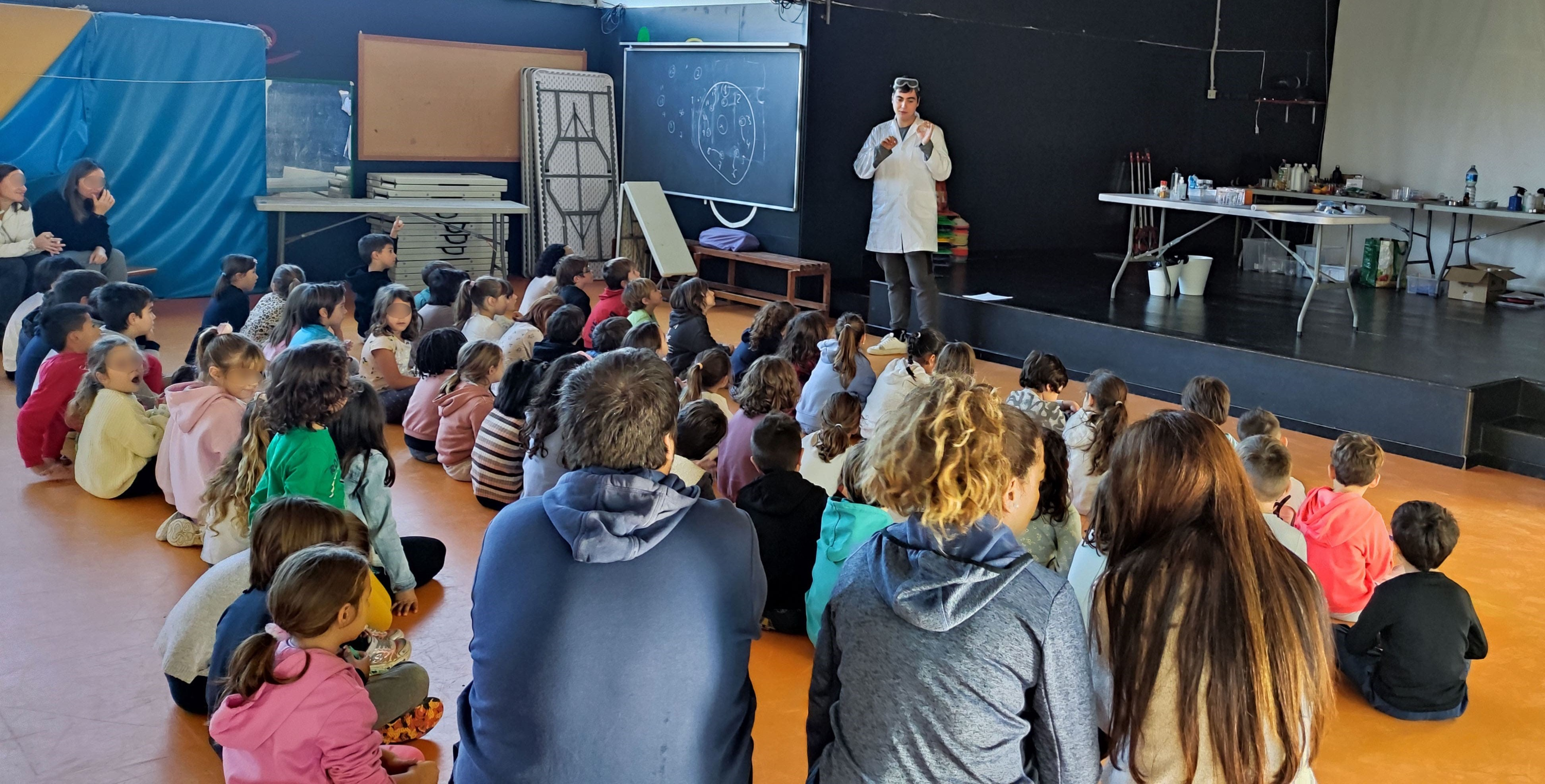 Fem una Fira cient&iacute;fica a l'Escola Col&ograve;nia G&uuml;ell