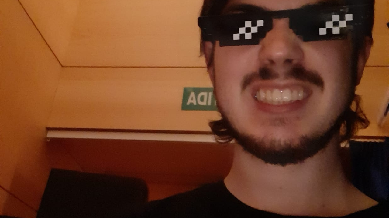 AV&Iacute;S