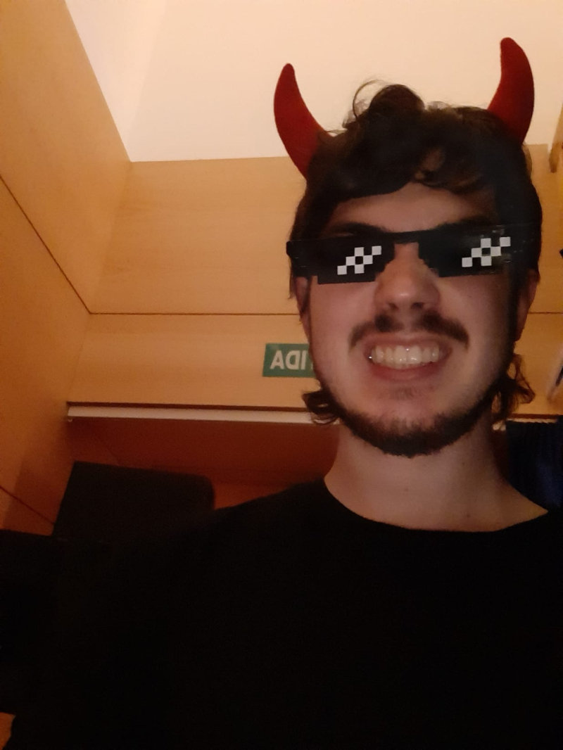 AV&Iacute;S
